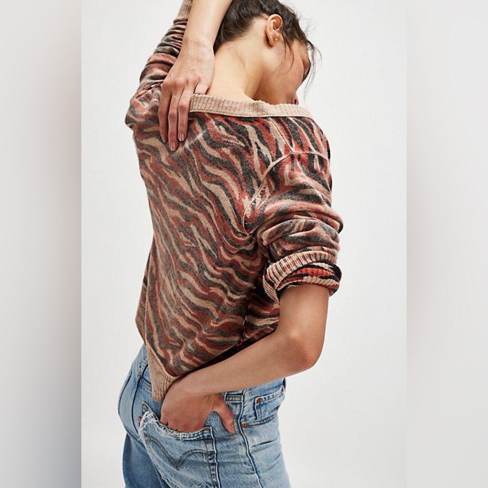 NWOT FREE PEOPLE Cashmere Nocturnal Cardi Tiger Print - Picture 3 of 11